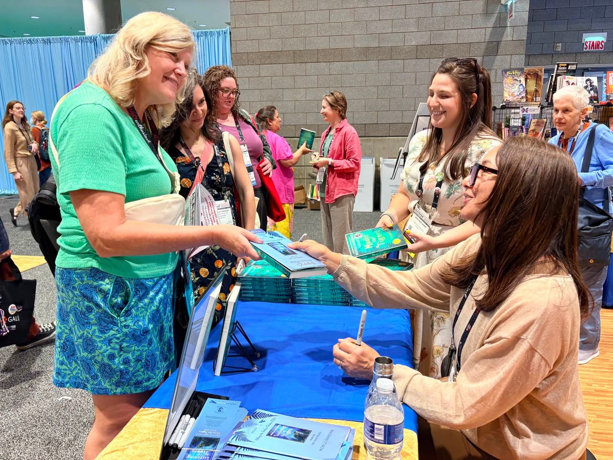 MichelleRReader's tweet photo. At #ALAAC26 recently I handed out "chaplets" of Listening to Tigers (out in Oct!), the sequel to Music for Tigers. I love, love, love meeting all the librarians! 
Photo credit and thanks to @PublisherSpotl1 https://t.co/QZzCq3EB8z