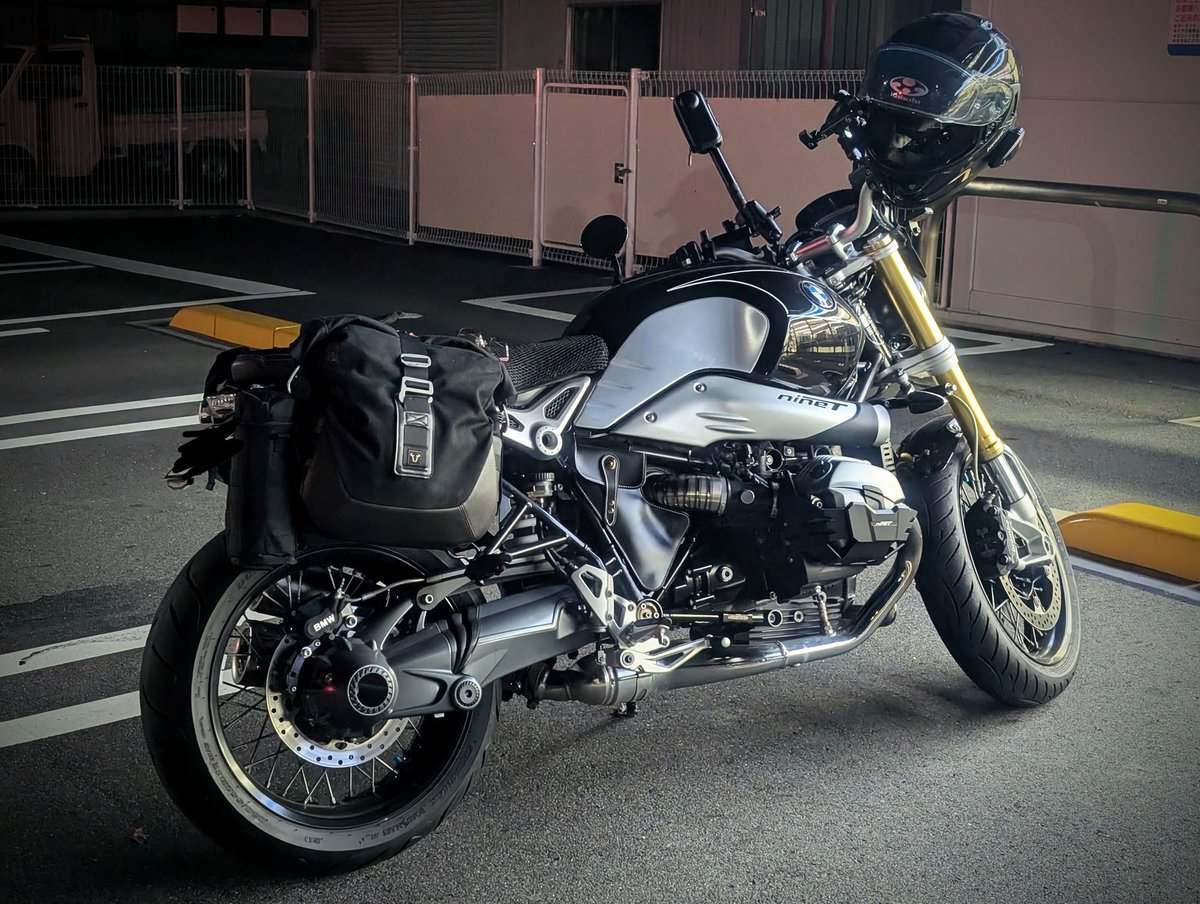 HBK_lx3's tweet photo. 日帰り1000kmツーリング、してみたいけど大変そう…
そんな友人の言葉に触発されて突発的にいざロケハン😆
普段は道中のんびり楽しむタイプなので、1日1000km、それも日帰りなんてやったことないし多分二度とやらないからちょっとワクワクする🤣
#日帰り1000km #ツーリング
#RnineT https://t.co/PoeurxGmrT