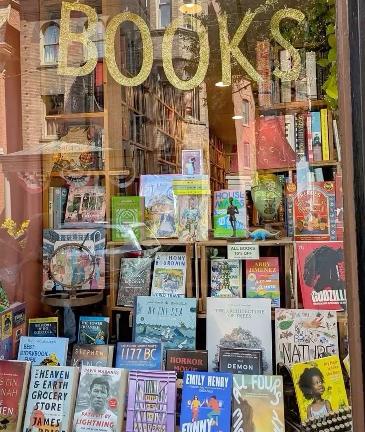 AlejaReads's tweet photo. How pleasant it is to go to a bookstore and buy books.>>> https://t.co/BTz8porGyC