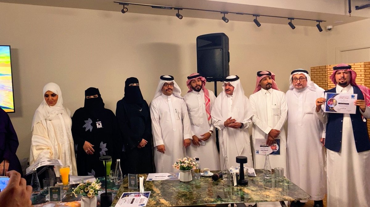 OKAZ_online's tweet photo. #عاجل| 

مشاركون مستاؤون..و الشاعرة: قرأت من مجموعة مفسوحة
أمسية «كفاءات الإعلامي».. غاب الشعر فحضرت التجاوزات 

✍️علي الرباعي @Al_ARobai 

للاطلاع على التفاصيل: 
https://t.co/gtnW8Km5fJ https://t.co/f4t6RODNWk