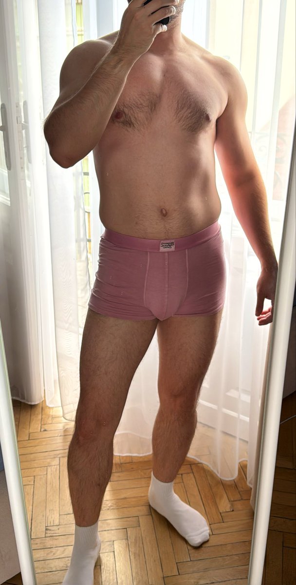 altt84321's tweet photo. Socks on or off? https://t.co/nA5xGQHtxk