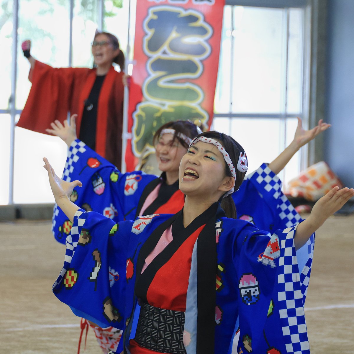 taisan244's tweet photo. 湖響
2026.06.28
渡衆扇傘　さん

よさこいは色々な衣装やジャンルで表現されて楽しいですね。
渡衆扇傘さんの演目も曲調とあおりが好き！

#湖響
#渡衆扇傘
#よさこい https://t.co/NnQcQ8mWcd