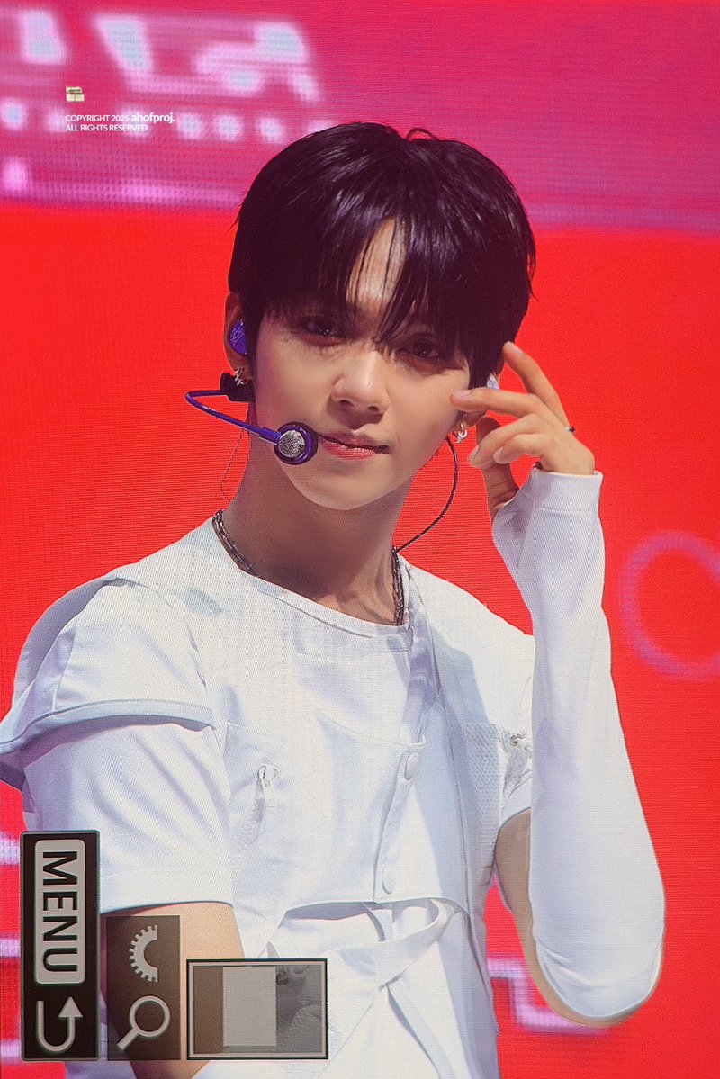 ahofproj's tweet photo. 260708 컴백축하해🏃💙
#AHOF  #아홉  #JL #JLGaspar #제이엘 https://t.co/WhoZN0ZKnE