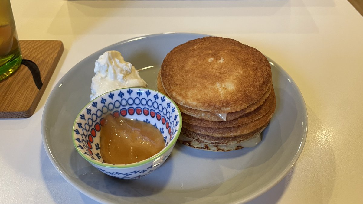 oinagoya's tweet photo. ラヤキヴィのフィンランドパンケーキを食べに、名古屋においでよ。 
2種類のタイプから選べる、もっちりしっとりパンケーキだよ。 

北欧紅茶も素敵なカフェで、安らぎのひとときを過ごしてね～🥞 https://t.co/JwjwVtttnz