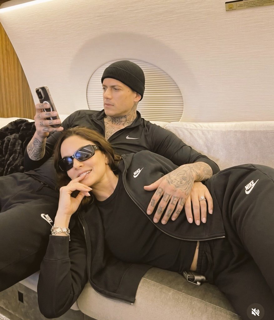temphas_'s tweet photo. Michael scofield and Sarah Tancredi are rumored to be in a relationship https://t.co/RpQYVLEm3h