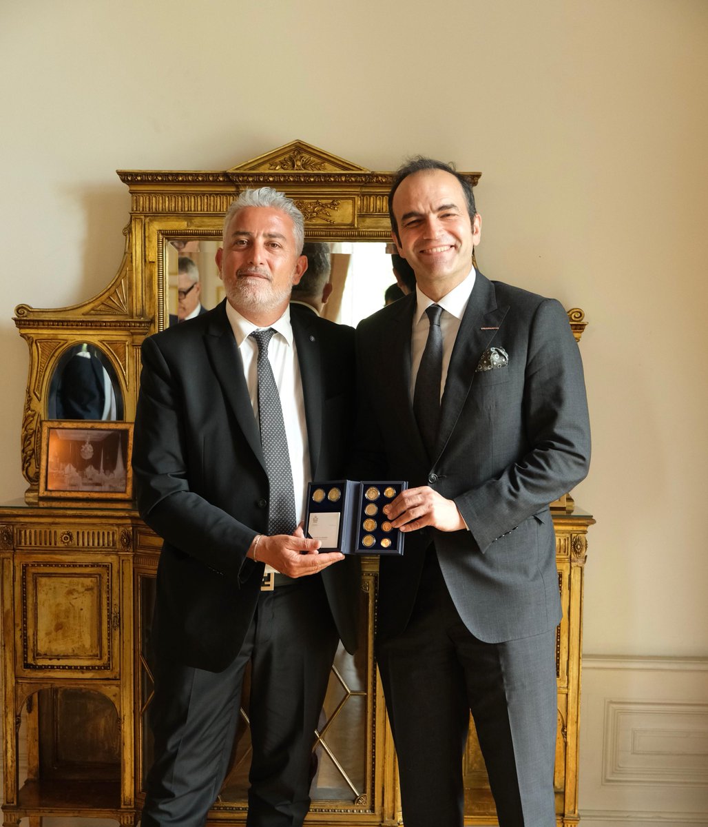 bpehlivan's tweet photo. Dünyanın en eski Cumhuriyeti olan San Marino Cumhuriyeti'nin Ticaret ve Sanayi Bakanı kıymetli dostum Rossano Fabbri ve heyetini İstanbul'da misafir etmek gerçek bir onur. 

İtalya Türkiye İş İnsanları Derneği (ITBA), TÜRKONFED International ve TÜRKONFED olarak, San Marino Ticaret Odasıyla birlikte; Türkiye ile San Marino arasındaki ekonomik ve ticari ilişkilerin geliştirilmesi, karşılıklı yatırımların artırılması ve iş dünyaları arasındaki iş birliğinin güçlendirilmesi için çalışmalarımızı kararlılıkla devam ettireceğiz.

Anlamlı takdimleri için Sayın Bakan'a müteşekkirim.