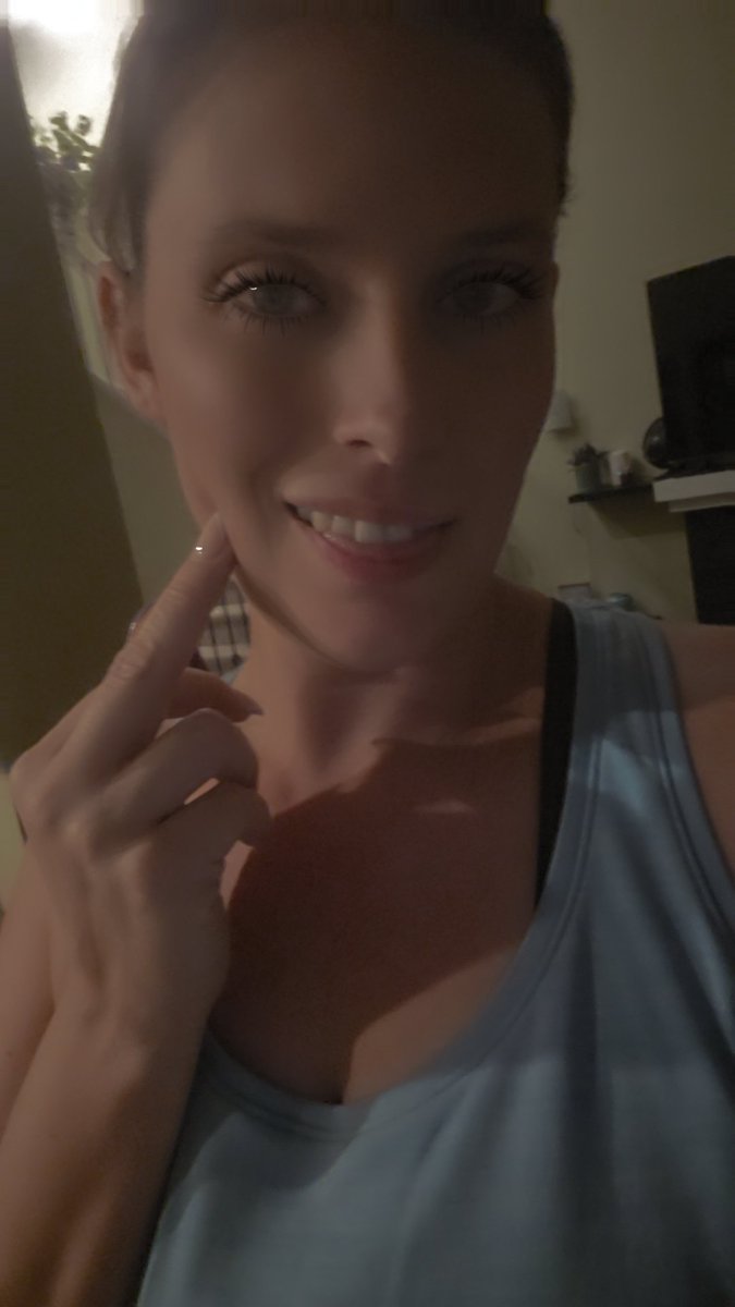 Dan1081Diamond's tweet photo. Open your wallet and say nothing but yes goddess https://t.co/BN5kxuUPMr