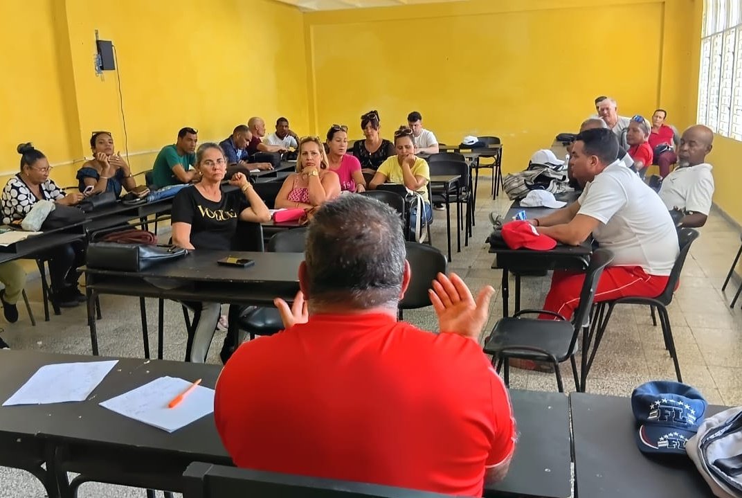 ULTCuba's tweet photo. Con la mirada puesta en la excelencia académica y deportiva, nuestra Facultad de Cultura Física celebró recientemente la reunión de preparación para el próximo curso escolar 2026-2027.
#SomosULT #CubaMES #ExcelenciaAcadémica
#ULTCuba #FCF https://t.co/cGJaEvZY8c