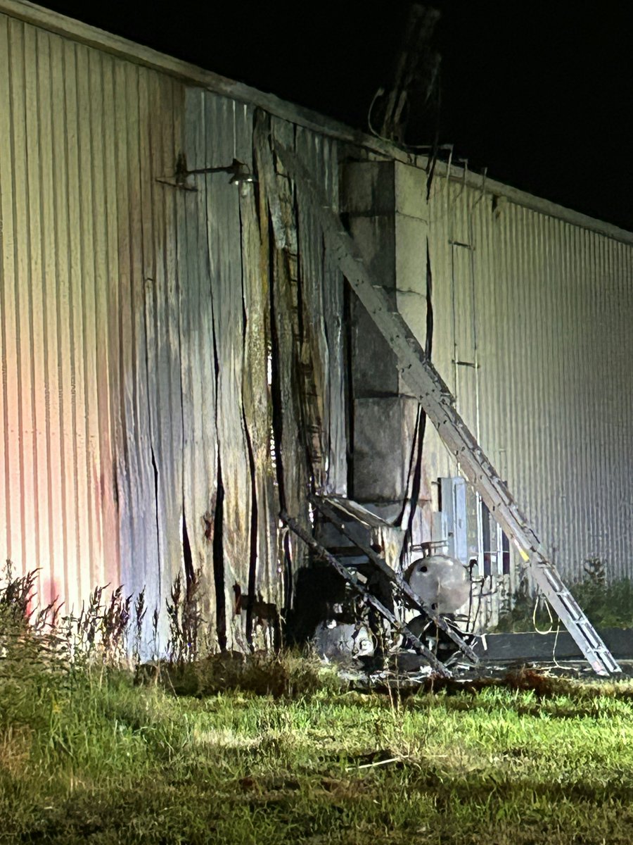 ArwoodsFurn's tweet photo. Arwoods will be closed on Wed, 7/8, &amp; Thurs, 7/9, due to a fire from a fallen power pole. Thankfully, damage was limited to the back of the warehouse and mostly exterior.

BIG thanks to JOCO Fire for their quick response!

We’ll reopen at 10 AM Friday. Thank you! https://t.co/dIskHpWLuz