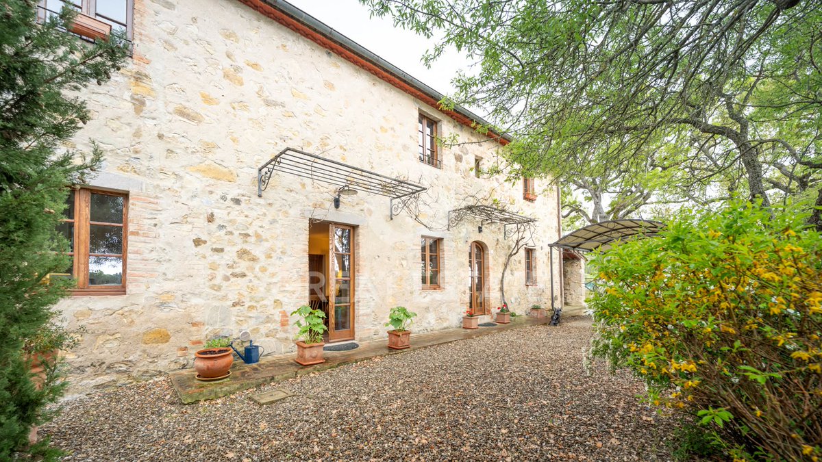 italianhouses's tweet photo. 🏡🌿Exquisite farmhouse in #ValdOrcia
🏊Private swimming pool
🛏️5 bedrooms
🌄UNESCO Tuscan views
🔥Fireplace
💶€648,000
❓Poolside peace or vineyard adventures?
https://t.co/wWFJrite5p
#PropertyItaly #Tuscany #Siena #CastiglioneDOrcia https://t.co/OUYklmx6Nk