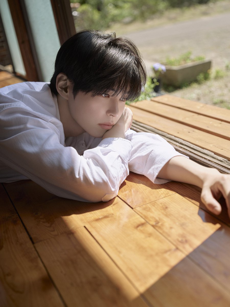 kbgmedia's tweet photo. #SUNGHANBIN &amp; #KIMJIWOONG from #ZEROBASEONE in individual concept photos for "Return to LOVE" https://t.co/UUNY7jqhQe