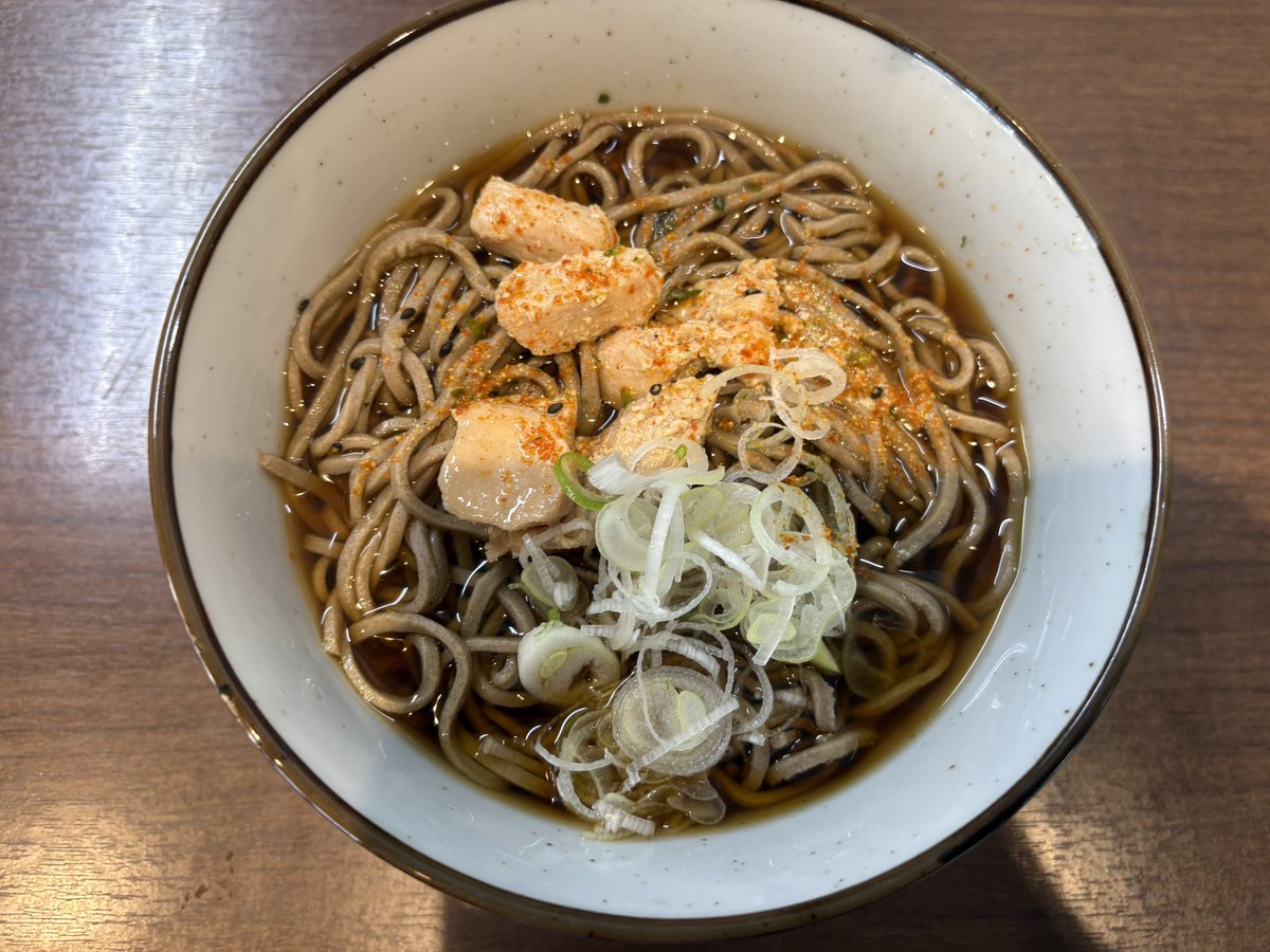 iikutoshi's tweet photo. @kodoku_fusosha 「お店のオススメ」とポスターにあったので注文してみた。
初めて食したのたが、甘辛さがなんか懐かしい味わいだった。
#とり肉そば
#孤独のグルメ
#俺は腹が減ってるだけなんだ https://t.co/tizUBk4Tng