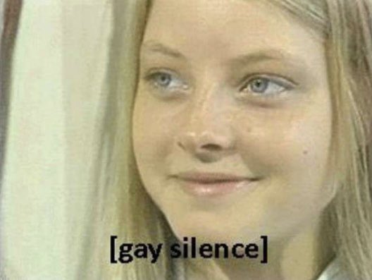 ClemBrumBrum's tweet photo. Yo detrás de la barra a cada vez que veo una gay couple en la cafetería https://t.co/tinhrL95an