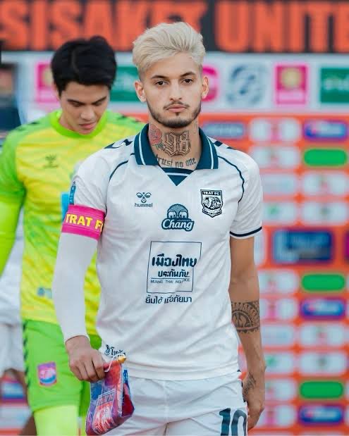 GIBOLofficial's tweet photo. PSMS mendatangkan Phillerson, pemain asal Brasil dari Trat FC yang bermain di Thai League 2

Berusia 27 tahun, Phillerson yang gasih bermain di posisi sayap kiri ini punya segudang pengalaman di kasta kedua Thailand dengan 84 penampilan, 23 gol dan 20 assist bersama Trat FC dan Nakhonsi United.

Musim lalu, Phillerson menyumbang 9 gol dan 9 assist bagi Trat FC dari 27 pertandingan.

Piala Presiden Elite bakal jadi panggung pertamanya bagi PSMS jelang kompetisi kasta kedua musim depan.