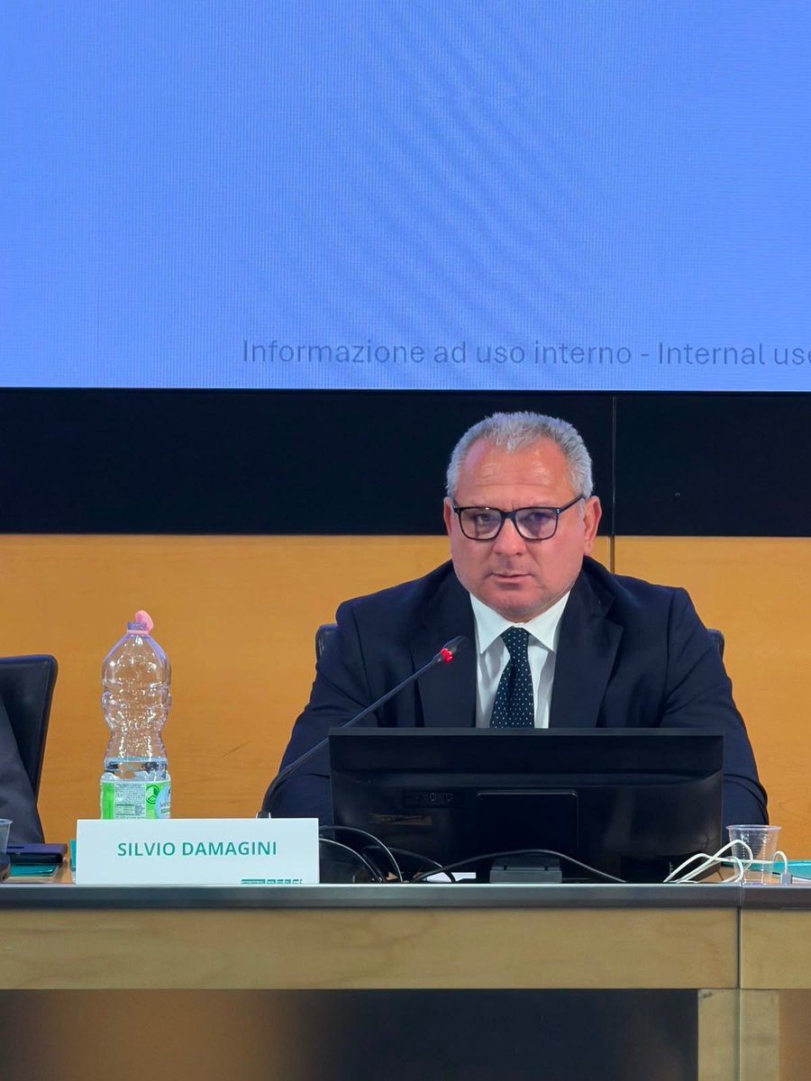 Fermerci1's tweet photo. 🚆 Conclusa la IV edizione di #FermerciIncontra, confronto annuale tra operatori ferroviario merci e istituzioni. Al centro del dibattito incentivi, regolazione economica, sviluppo del settore. Dialogo costruttivo per rafforzare competitività e sostenibilità del ferroviario merci https://t.co/LbMwKLI2C7