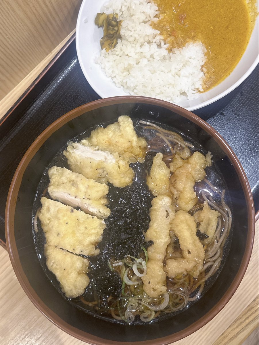 shinshoga's tweet photo. お昼は よもだそば銀座店で「岩下の新生姜天そば」+ばら海苔天+鶏ささみ天+半よもだカレーでした。いつでも岩下の新生姜天そばが食べれるのは、よもだそば。他のどんなトッピングとも合います。

岩下の新生姜、類似品はダメとポスターを貼って下さっている。長年の信頼、本当の友情。何より美味しい‼️ https://t.co/kimVSsUFSA