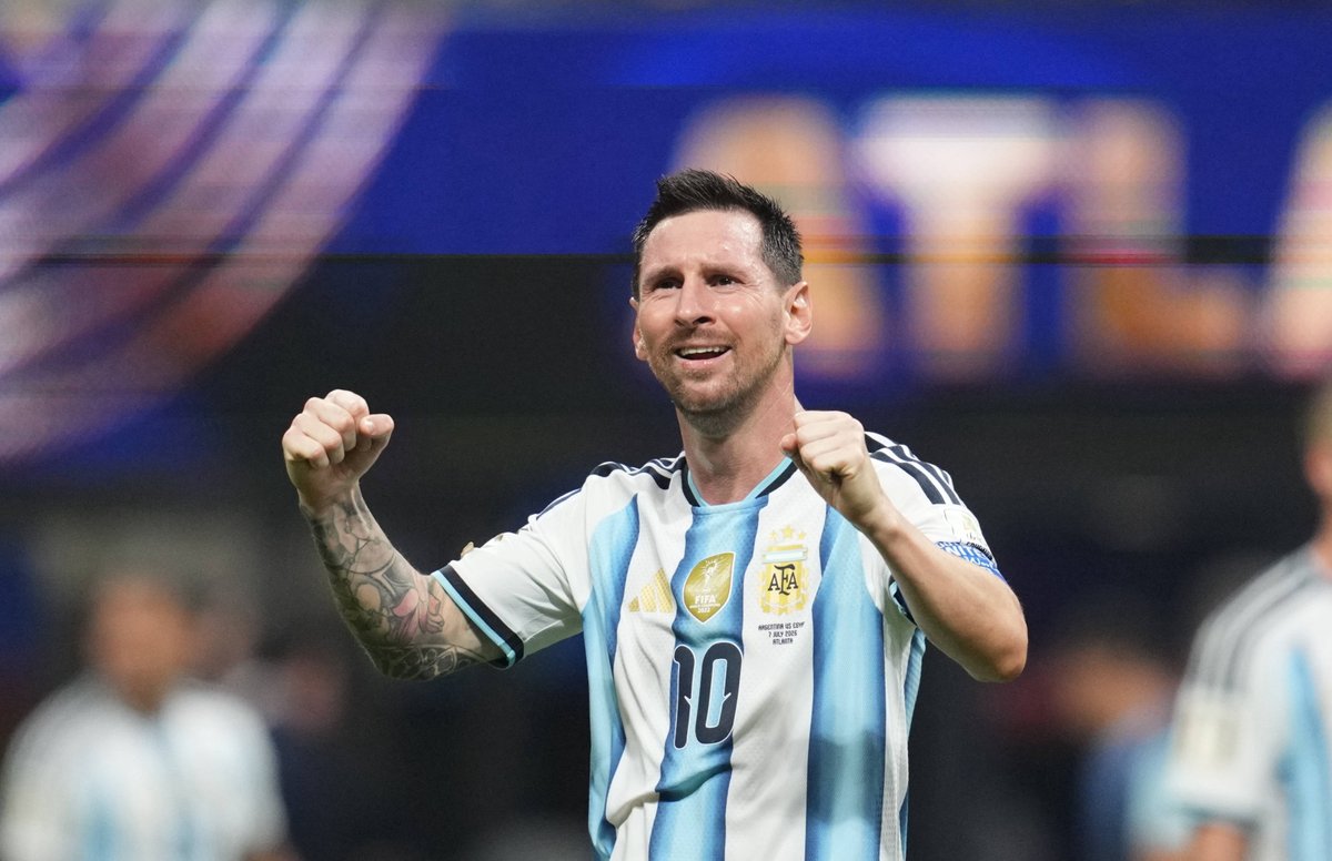 SofascoreLA's tweet photo. ⭐ Jugadores con mejor Nota Sofascore en la #CopaMundialFIFA 2026:

[9.20] - 🇦🇷 Lionel Messi
[8.40] - 🇫🇷 Kylian Mbappé
[8.25] - 🇳🇴 Erling Haaland
[8.00] - 🇧🇷 Vinícius Júnior
[7.88] - 🇵🇾 Orlando Gill https://t.co/mJZQbwycxv