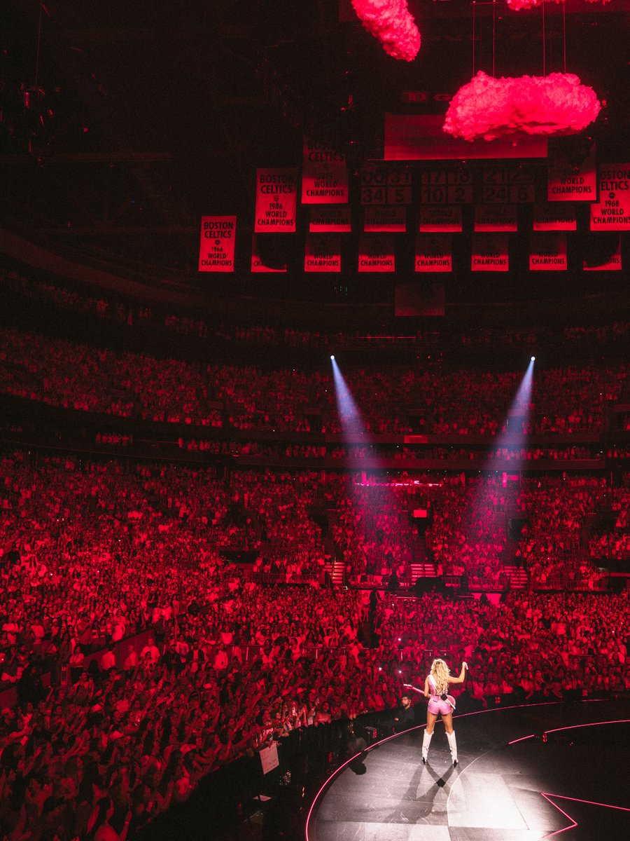 tdgarden's tweet photo. Still on Cloud 9 after TWO NIGHTS with Megan Moroney! ☁️ 💖 

📸: Miranda McDonald https://t.co/aoRYmXgSGs