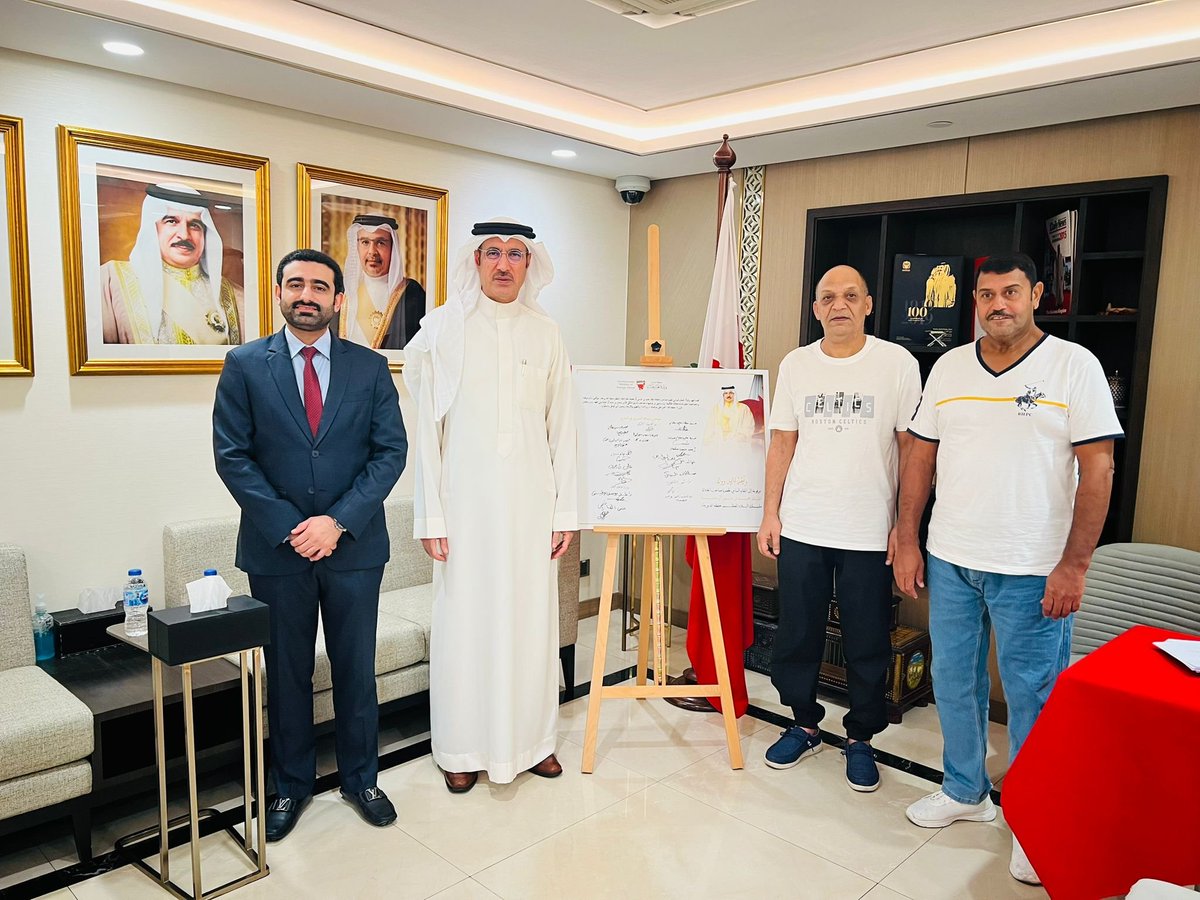 BahrainEmbTH's tweet photo. تجسيدًا لقيم الوفاء والانتماء الوطني، أقامت سفارة مملكة البحرين لدى مملكة تايلند مبادرة توقيع وثيقة التأييد والولاء، حيث أُتيحت الفرصة للمواطنين البحرينيين الكرام المشاركة فيها، تأكيدًا للاعتزاز بالوطن والولاء للقيادة الحكيمة، وترسيخًا للمبادئ الوطنية التي تجمع أبناء المملكة https://t.co/v0cu9kSECy