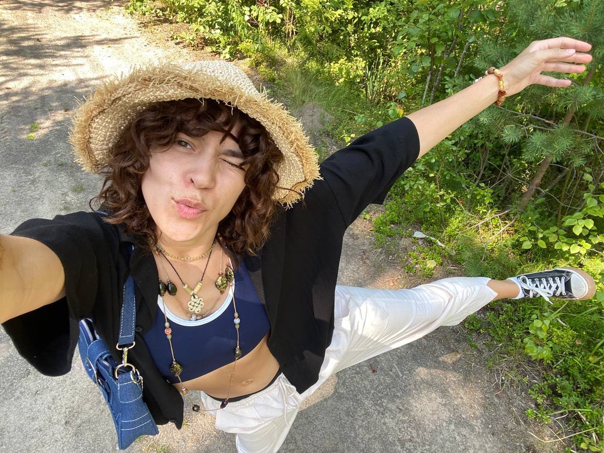 jellyrimma's tweet photo. сходила на гору «Сампо», покрутила мельницу, кинула чирик, провернула три раза по часовой стрелке, теперь жду когда на мою карту упадет один миллион рублей, держу в курсе https://t.co/VfXnpY5XAL