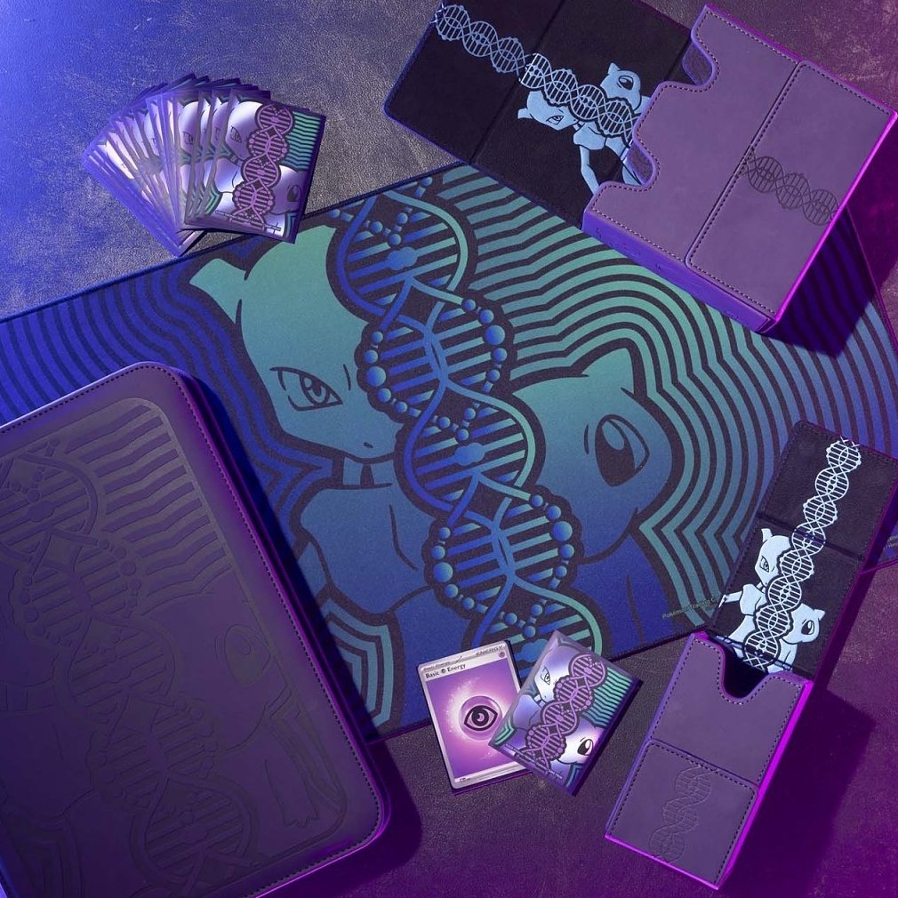 PokemonDealsTCG's tweet photo. New Mewtwo & Mew DNA Premium Zip Binder, Playmat and More at Pokemon Center!

Premium Zip Binder
https://t.co/g8BfNfsTfS
Premium Playmat
https://t.co/5sOeN3h8jG
Premium Deck Box
https://t.co/o6dIZtJd3i
Premium Double Deck Box
https://t.co/KkaPni0zES
Card Sleeves
https://t.co/LtaB9rtbWf