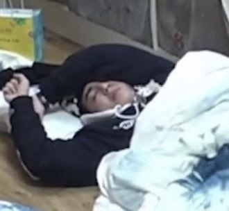 coups_s_0808's tweet photo. 쿱스 수면 자세 공통점 : 신생아처럼 손 위로 만세하고 자 https://t.co/zlDAXokSD4