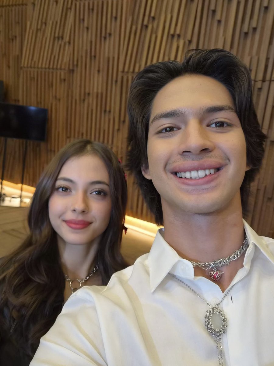 goofyeye's tweet photo. TAKBIRRRRR AKHIRNYA MOHAN DAN RAISA GOPUB 😭😭 https://t.co/piSkaog6wZ