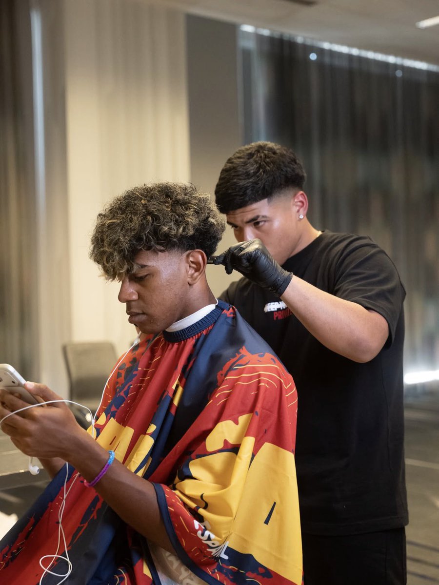 AccessYamal's tweet photo. 📸 | Lamine Yamal getting a fresh haircut before the match against Portugal. 💇🏾‍♂️🤩 https://t.co/T1CAdkqbYR