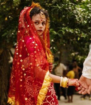 Rustum_0's tweet photo. It was common in Hindu society for older men to marry young girls, for example:

1) Maharajah Mahadji Sindhia had married a girl of 12 years old at the age of 65 years.

2) Peshwa Nanasaheb married a girl of 9 years old at the age of 40 years.

3) Senapati Gopalrao Parvardhan  married a girl of 9 years old at the age of 35 years.

4) Peshwa Bajirao II married a girl of 8 years old at the age of 40 years.