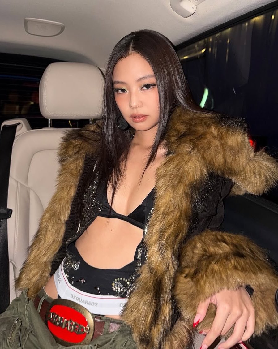 vousjay's tweet photo. เจนนี่ลงรูปแรงมากกก หมวยทำดีๆหมวยยย ช้อตนี้พ้มตายยยยยยยยยยย😭🧎‍♂️ https://t.co/9A9SGC9zHD