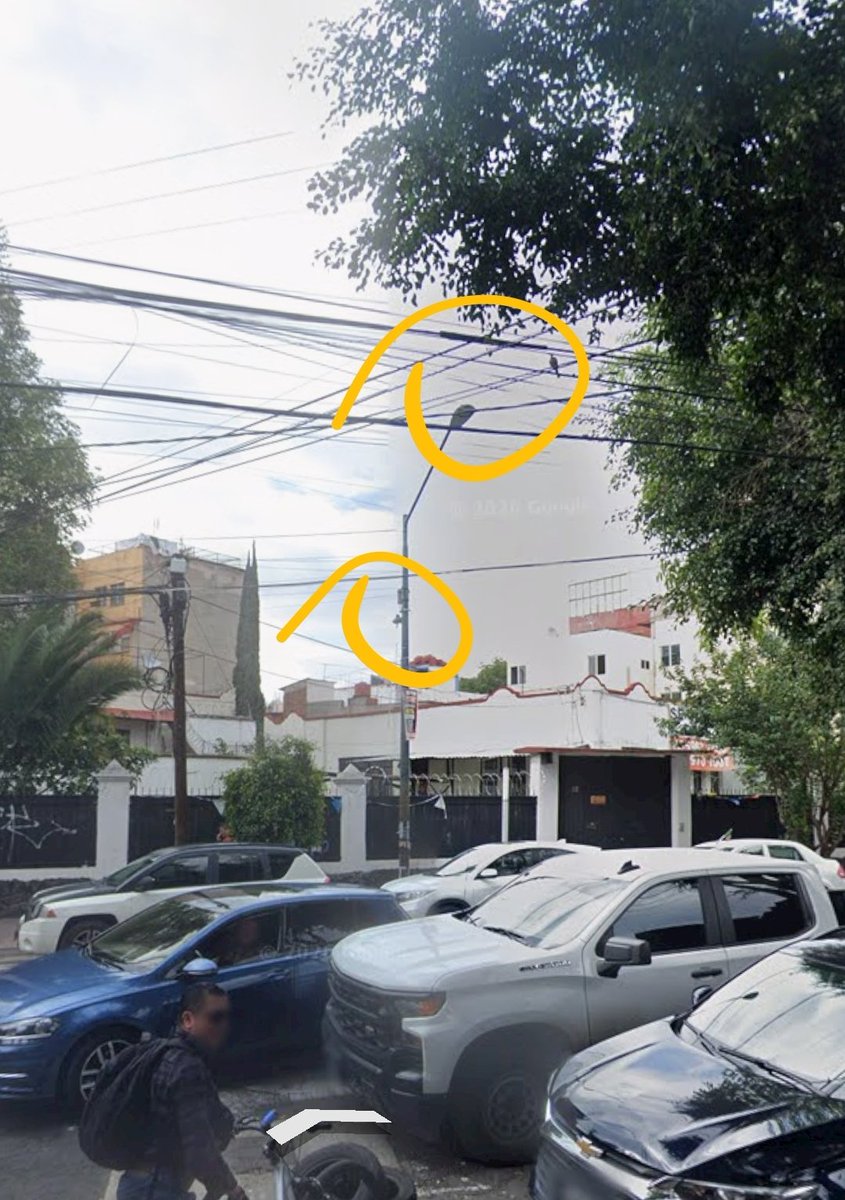 alan_vaz's tweet photo. @MHcesac @AlcaldiaMHmx @cesar_m_garrido @mauriciotabe nos.poyan con reparacion de luminaria en av primero de.mayo afuera del número 18, tacubaya. Han estado tratando de robar cable y las dañan, tambien Solicitamos mas seguridad. https://t.co/hjTiQcr979