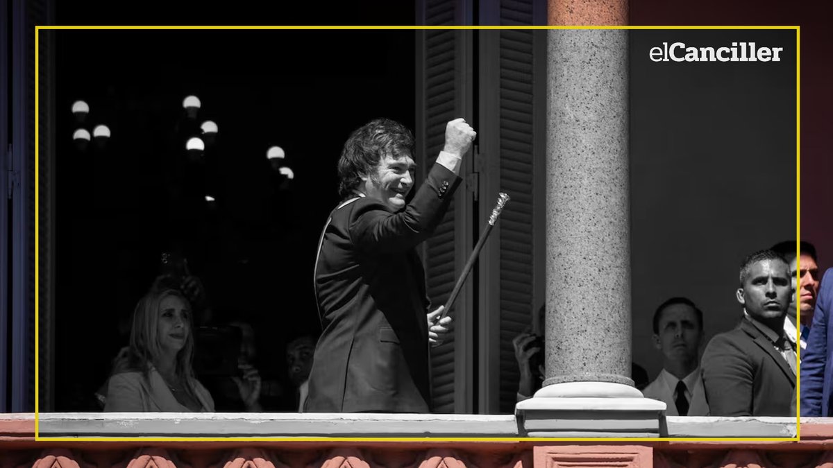 elcancillercom's tweet photo. [AHORA] Milei puso "a disposición" la Casa Rosada para la Selección cuando vuelvan del Mundial: además, afirmó que la va a "vaciar" para que "no haya interferencia política" y él se quedaría "en Olivos". https://t.co/I3MomVVsuc