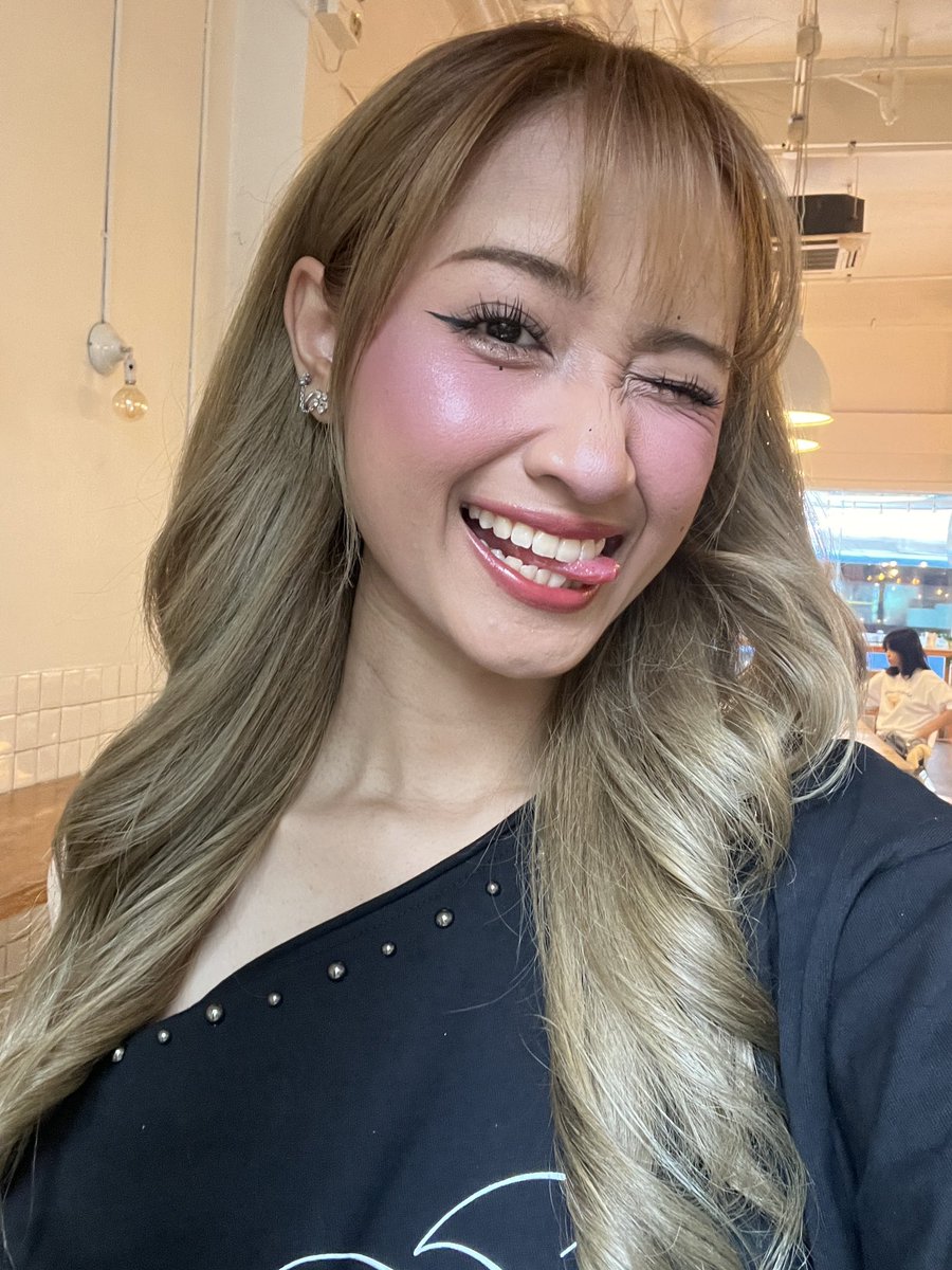 BBBNYIM's tweet photo. my advices as MUA
- skin prep dari h-1 (sheet mask)
jangan pake sebelum makeup (bs peeling)
- you want to look nice in photo, jangan takut makeupnya ketebelan irl bcs ppl will forget but photo stays forever
- find your best complexion combo yg kawin sama kulit u— https://t.co/f7v06VZ9cB