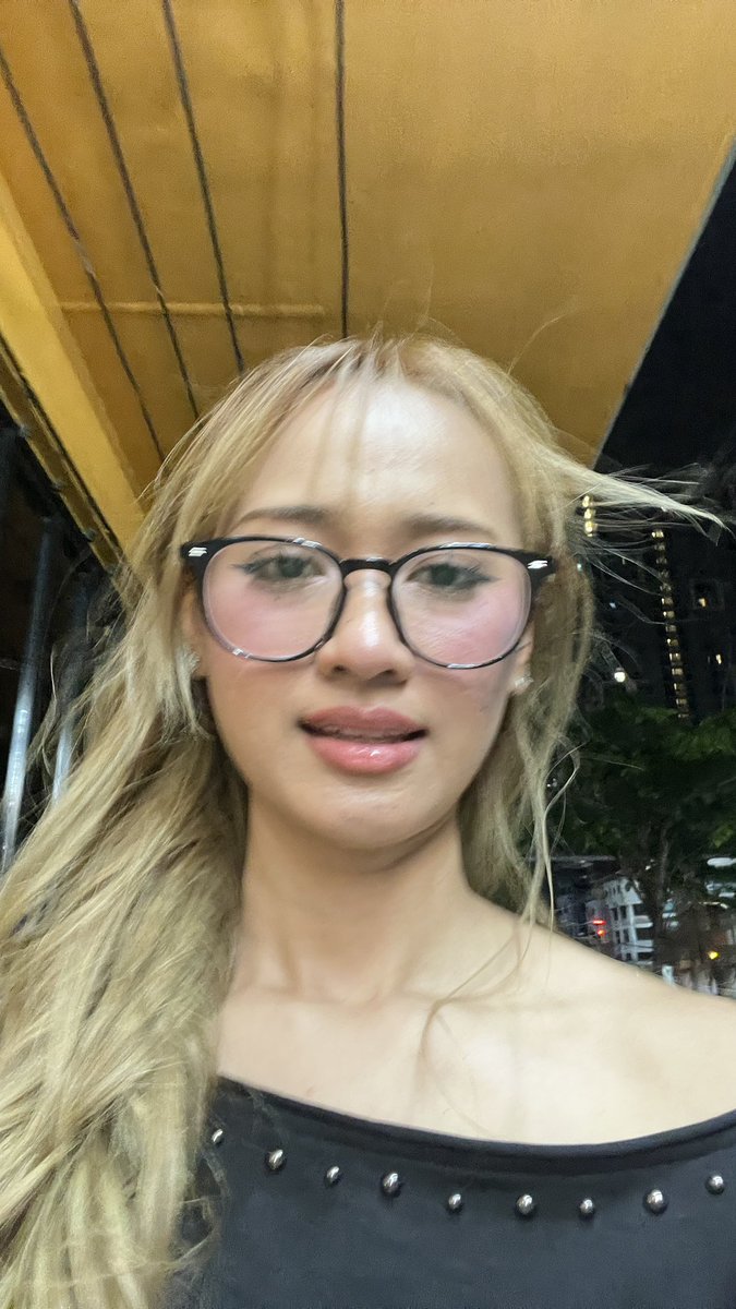 BBBNYIM's tweet photo. my advices as MUA
- skin prep dari h-1 (sheet mask)
jangan pake sebelum makeup (bs peeling)
- you want to look nice in photo, jangan takut makeupnya ketebelan irl bcs ppl will forget but photo stays forever
- find your best complexion combo yg kawin sama kulit u— https://t.co/f7v06VZ9cB