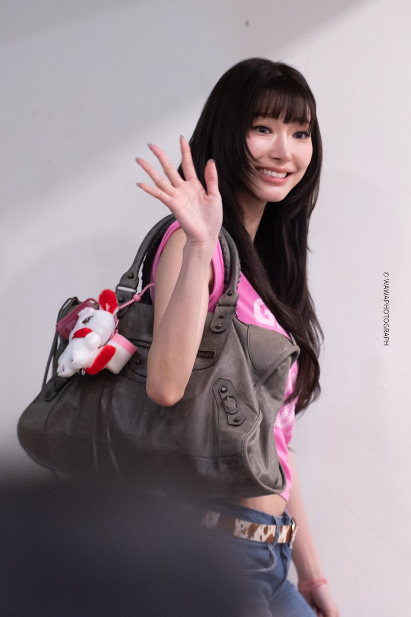 wawaawaaa_'s tweet photo. @Janhae @Jingjingyu364 [ #WAWAPHOTO with JJJ 💌 ] - 09

🦊🐯 - กตัญญู ทู ไนท์ 🤏🏻 

#JANJINGJING https://t.co/af5xZhXGRq