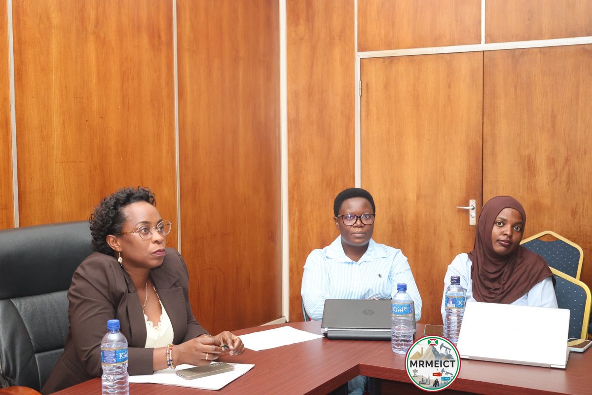 mrmeict's tweet photo. Le #Burundi à travers son #mrmeict mobilise les ressources pour la mise en œuvre de la norme #ITIE.
Une commission ad hoc accompagne les organes impliqués afin de concrétiser la feuille de route vers l’adhésion et renforcer la #transparence dans les #industriesextractives https://t.co/zSXbBl9ZEC