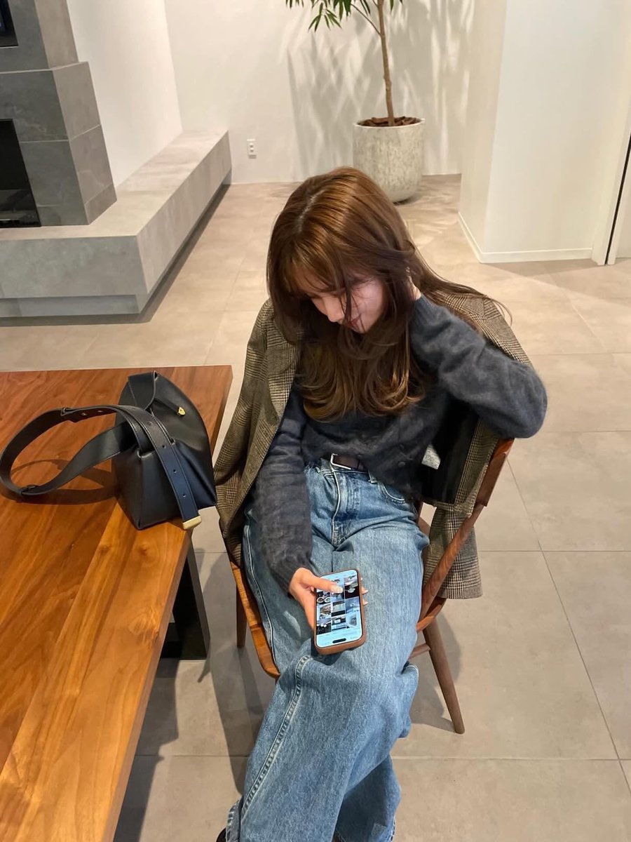ktmk___55's tweet photo. もうこれだけ持ってれば十分というくらい春夏秋冬ユニクロのバギージーンズ履き倒してる👖あえて長めを買ってウエストはボタンを重ねて縮めて履いています https://t.co/oBWqiT0IOH