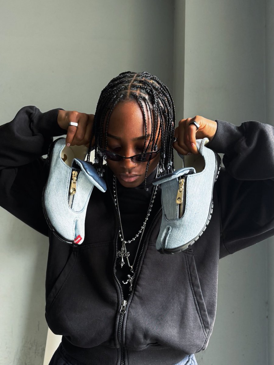 trendoramag's tweet photo. Wavythecreator crafted this really cool footwear from up-cycled denim. https://t.co/GwurrEUTmX