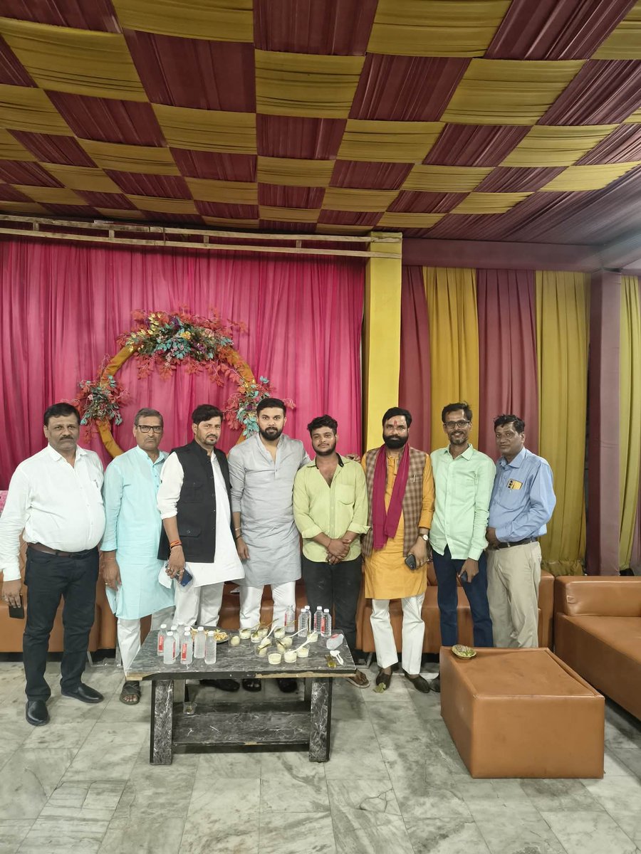 mSinghShashank's tweet photo. प्रणाम 🙏🏻

जिला पंचायत कार्यालय में जनताजनार्दन की समस्याओं को सुनकर त्वरित निस्तारण किया गया,सभी का स्नेह,आशीर्वाद बना रहे ।

(सदर विधानसभा) के अरोड़ा रिसोर्ट में श्री स्वामी दयाल गुप्ता जी के यहाँ आयोजित विवाहोत्सव कार्यक्रम में पहुँच कर शुभकामनाएँ प्रेषित की ।

• दशमेश गेस्ट हाउस में श्री विवेक तिवारी जी के यहाँ आयोजित विवाहोत्सव कार्यक्रम में पहुँच कर शुभकामनाएँ प्रेषित की ।
