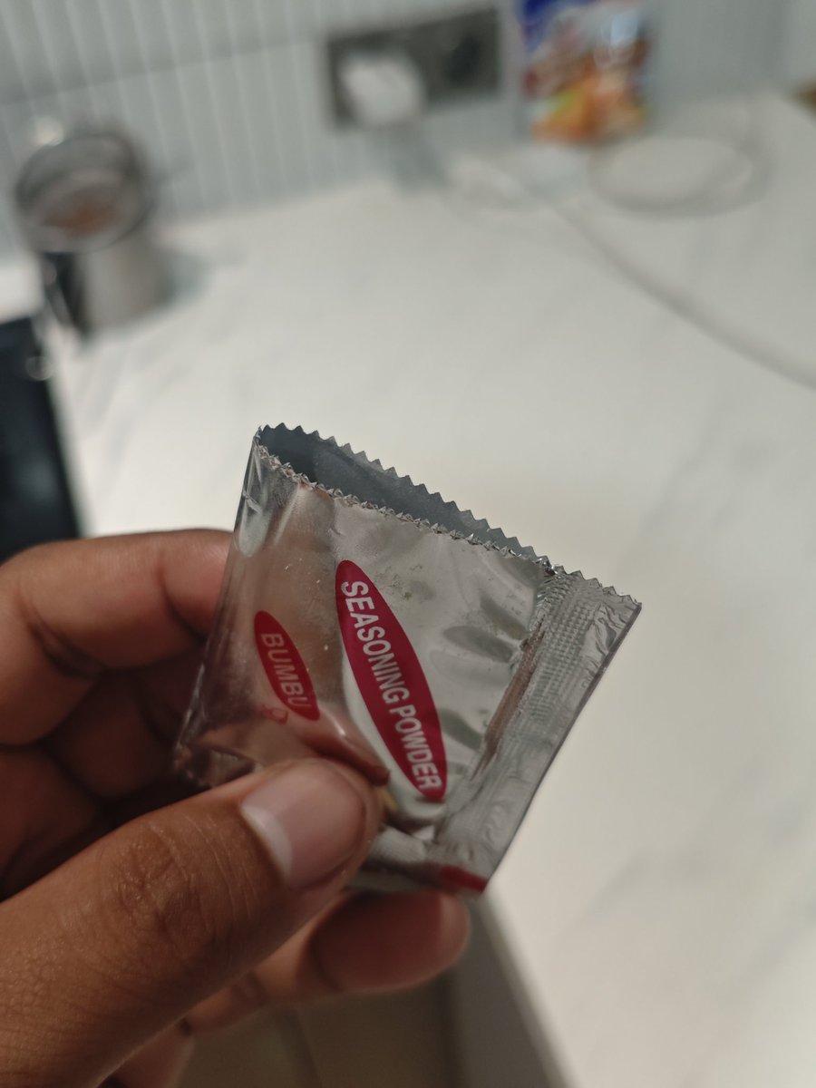 Arulambardy's tweet photo. @Indomielovers kemarin malem mau masak indomie cabe ijo tapi bumbu bubuknya kosong, udah kebuka begitu. Alhasil mienya cuma pedes doang https://t.co/QArF6V8t6w