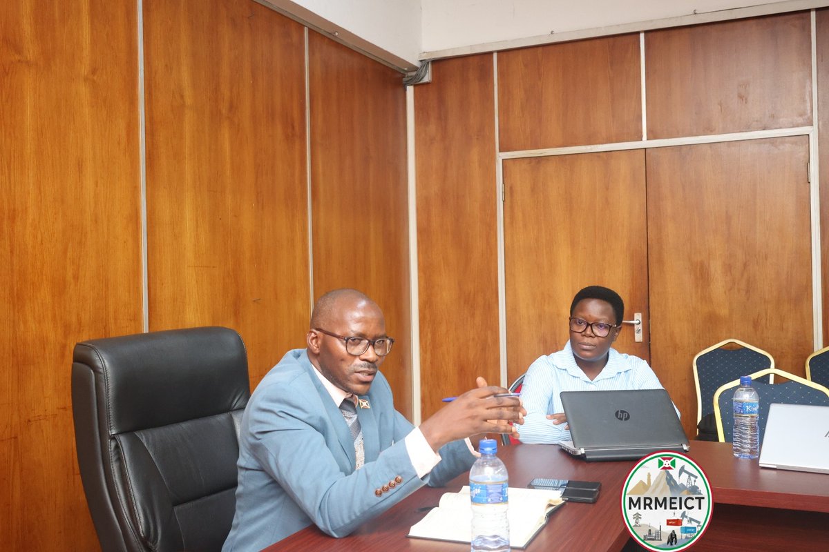 mrmeict's tweet photo. Le #Burundi à travers son #mrmeict mobilise les ressources pour la mise en œuvre de la norme #ITIE.
Une commission ad hoc accompagne les organes impliqués afin de concrétiser la feuille de route vers l’adhésion et renforcer la #transparence dans les #industriesextractives https://t.co/zSXbBl9ZEC