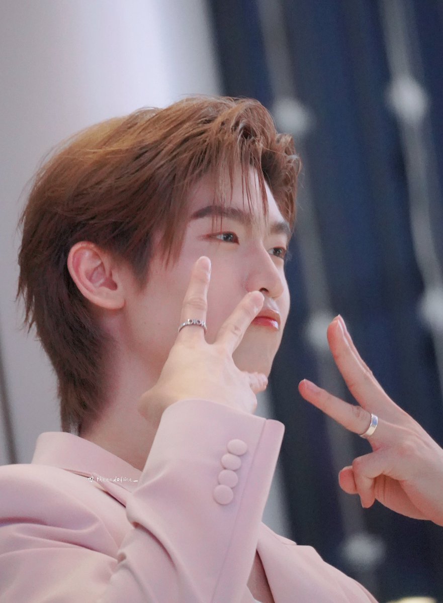 theendofline_'s tweet photo. ผมทองขนาดนี้ พี่มาหล่อเท่แน่นอน แต่ผิดคาด มัสแบ๊วมากกกก ยิ่งผมทองยิ่งดูละมุน แล้วพออยู่กะพี่ๆแฟนคลับ จะน่ารักเต็มกราฟตลอดเลย รักเค้าาาาา 🥹

TMK WITH BLACKMORES
#BlackmoresBeautyxThomasKong 
@tthomastc #tthomastc https://t.co/VXBFhHBtcn