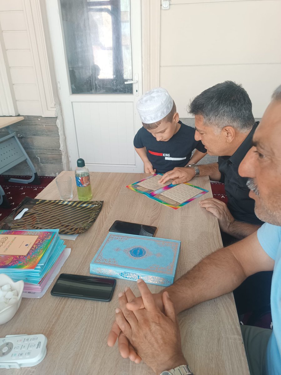 MGDurfa's tweet photo. Kampımızda 3. Gün: Durmak Yok, Öğrenmeye Devam! 
Milli Gençlik Şanlıurfa Yaz Kampı'nda 3. günü de geride bırakırken tempomuzu hiç düşürmüyoruz! 
Gençlerimiz hem hayatlarına değer katacak bilgiler öğreniyor hem de kalıcı dostluklar biriktiriyor. Hocalarımızın birebir ilgisi ve rehberliğiyle her anımız dopdolu geçiyor.

@ozvatan_ahmet 
@NebiKaplan63 
@milligenclikmgd
