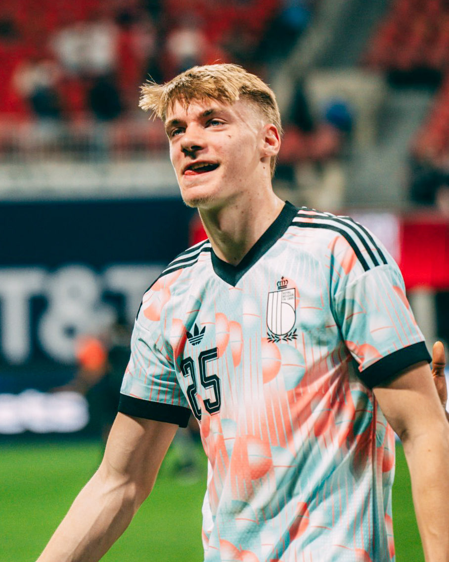 RisingStarXI's tweet photo. 🔵⚪️ 𝗗𝗢𝗡𝗘 𝗗𝗘𝗔𝗟: 𝗡𝗔𝗧𝗛𝗔𝗡 𝗗𝗘 𝗖𝗔𝗧 (𝟭𝟳) to Hoffenheim. 

Medical tomorrow, 5-year deal ready.

Anderlecht will receive 𝗮𝗿𝗼𝘂𝗻𝗱 €𝟮𝟯𝗺 𝗽𝗮𝗰𝗸𝗮𝗴𝗲, with most of the fee guaranteed.

[@sachatavolieri] https://t.co/ueeSeZmfGg