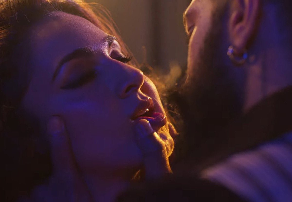 Jeevithameow's tweet photo. Touch her like that and watch her melt… 🔥

Kiaraadvani https://t.co/JdbpiAOYVJ