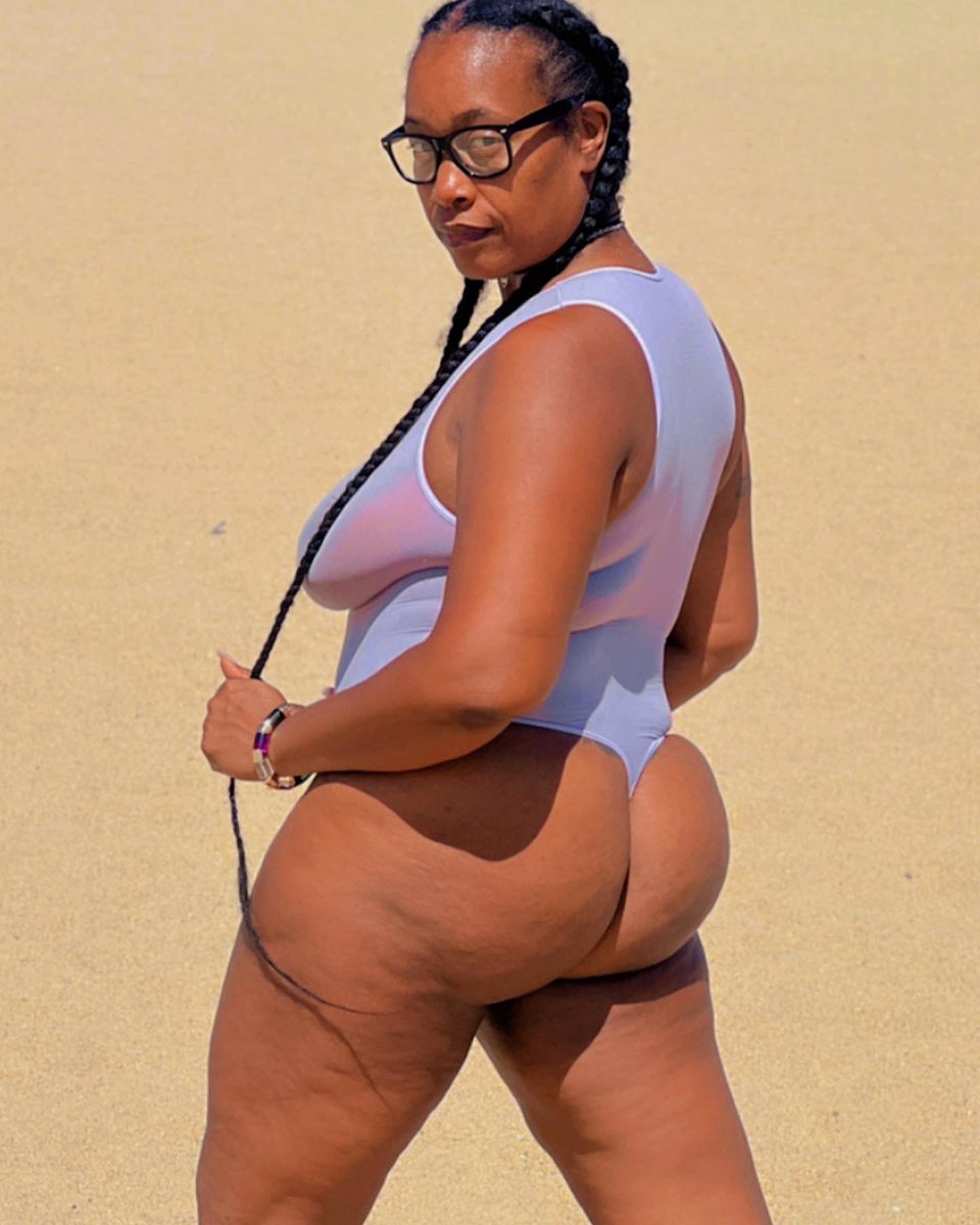 _ladyraex's tweet photo. Hump day vibes https://t.co/sVEEzXD5s8