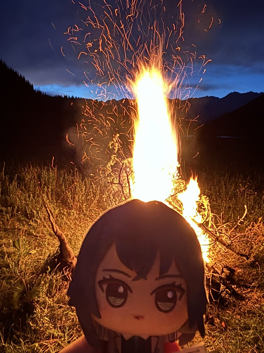yachippppp's tweet photo. 手毬…キャンプファイヤーだよ…熱いね… https://t.co/Kh6XDAACZj