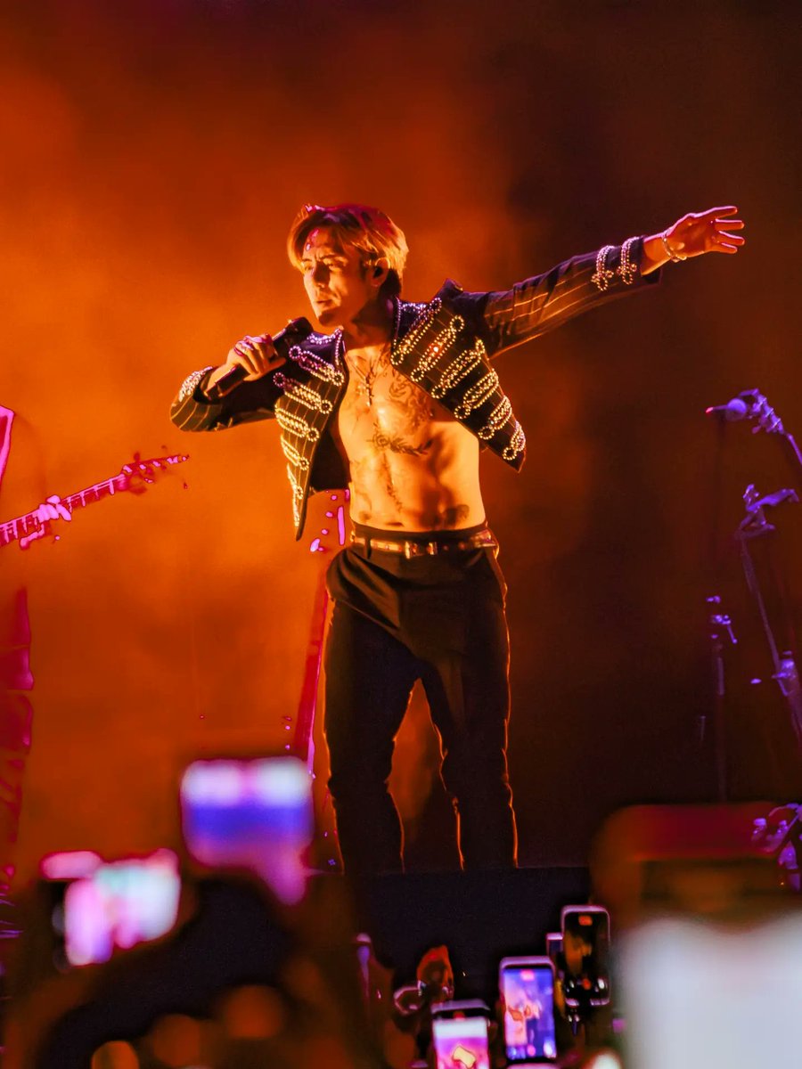 DPRIANarchive's tweet photo. DPR IAN at FIFA Fan Festival in Mexico 🇲🇽 https://t.co/XxGHtSf61H