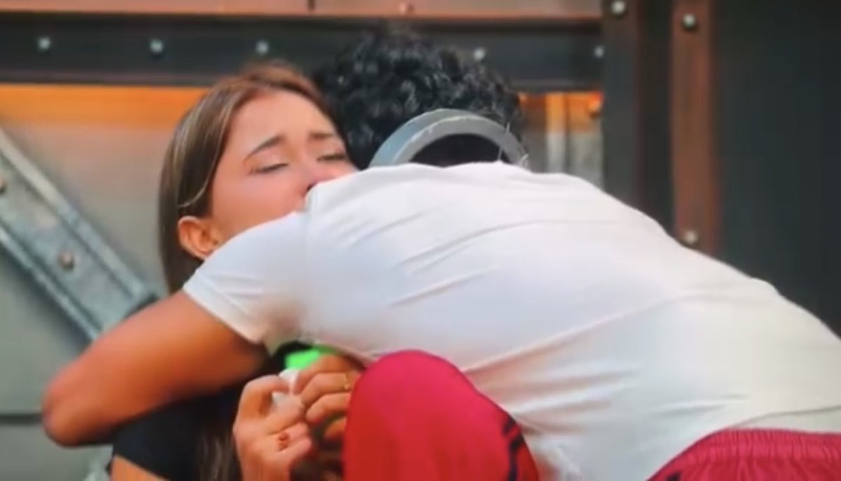 _yashv's tweet photo. LOVE. SUPPORT. PROTECTION.
CHEMISTRY. HOTNESS. 😭♥️🥵 l’m actually obsessed with them 😍

#AkankshaChoudhary #YogeshRawat #LockUpp2 #AkankshaChoudhary https://t.co/mejfyrKKkd