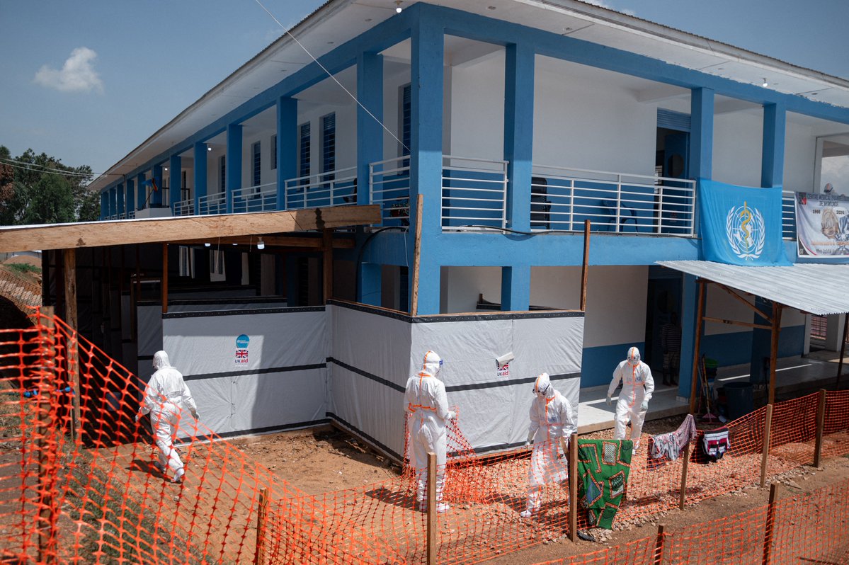 francediplo_EN's tweet photo. #DRC | France has delivered 20 tons of aid to the Democratic Republic of the Congo (DRC), the country that to date has been hardest hit by the latest Ebola epidemic.

Coordinated by the @CdCMAE, the aid reached its destination in Ituri Province on July 7.

It consists of: 
• 12 tons of equipment aimed at preventing and controlling infections in the homes of contacts of infected individuals; this equipment has been turned over to the French NGO Solidarités International; 
• 8 tons of medicine, delivered to the French NGOs ALIMA and Première Urgence Internationale to supplement the local healthcare system and ensure that the most vulnerable Congolese have access to quality care.

This equipment is intended to support the efforts of actors on the ground, who are assisting the local, regional and UN health workers who have also been mobilized to contain the epidemic’s spread. 

France thanks all of its humanitarian partners and the European Union for their remarkable work in particularly difficult conditions. It also thanks Association Tulipe for its generous donations of medicines.